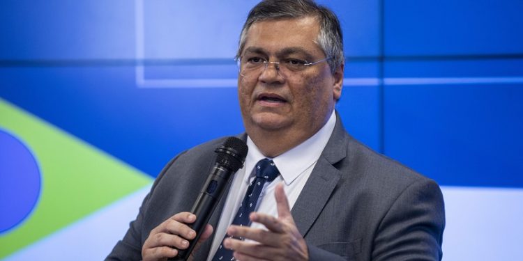 Após rebelião em presídio de Rio Branco, Gladson pede apoio do Ministro da Justiça