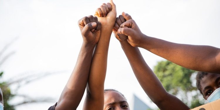 A cada 100 mil habitantes, são registrados 3,3 casos de racismo no Acre; veja dados