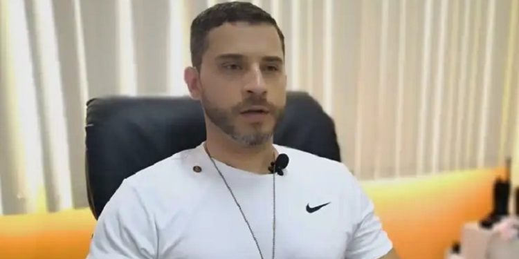 Delegado de Polícia Civil vai usar tornozeleira após ser solto em audiência de custódia