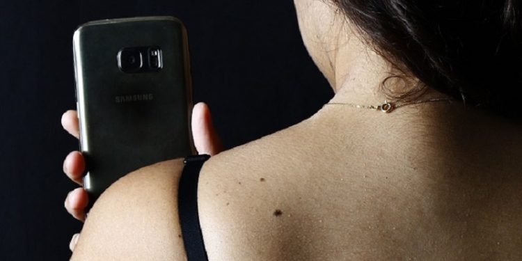 Homem é condenado a pagar R$5 mil por divulgar fotos íntimas de ex-companheira no Acre