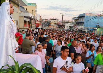 Cerca de 50 mil pessoas vão às ruas em procissão para Nossa Senhora da Glória no Acre