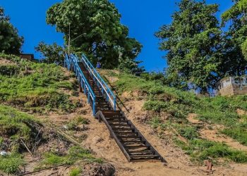 Escadarias de acesso à catraias no Rio Acre são revitalizadas em Rio Branco