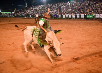 Acreano de Feijó é campeão do rodeio da Expoacre 2023