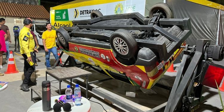 Simulador de capotamento na Expoacre 2023 conscientiza sobre importância do cinto de segurança
