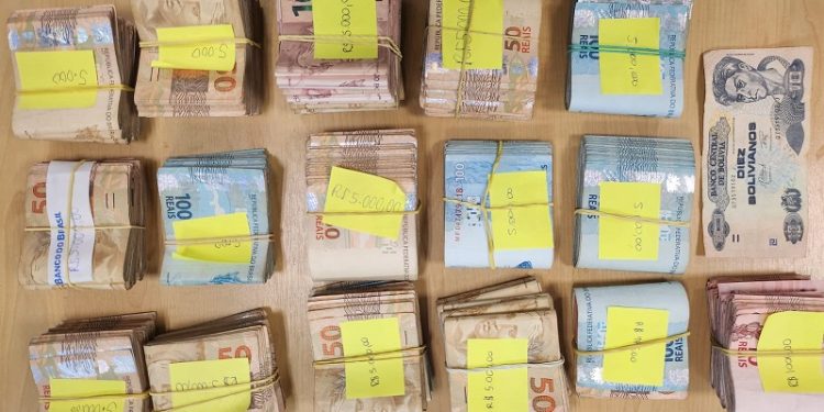 Quase de R$ 1 milhão em produtos e dinheiro de origem suspeita são apreendidos em Rio Branco