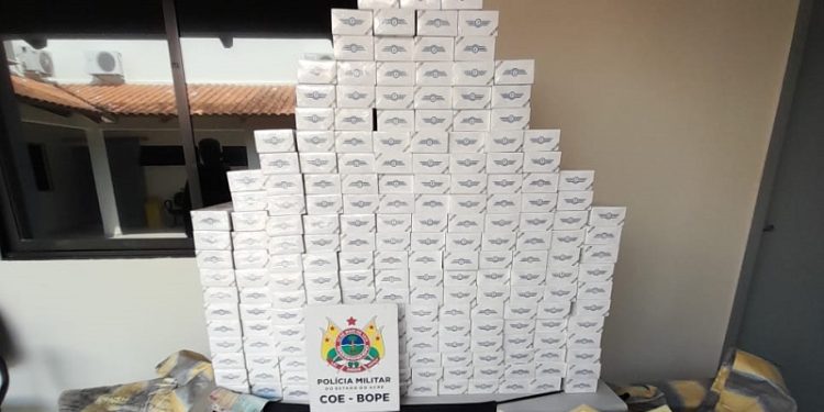 Homem de 40 anos é preso com cerca de 200 maços de cigarros no interior do Acre