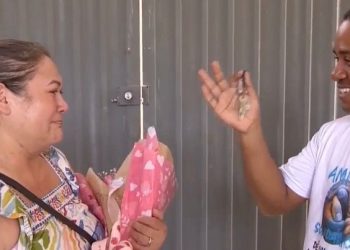 Mulher ganha casa de projeto solidário após perder residência e marido em incêndio em Rio Branco