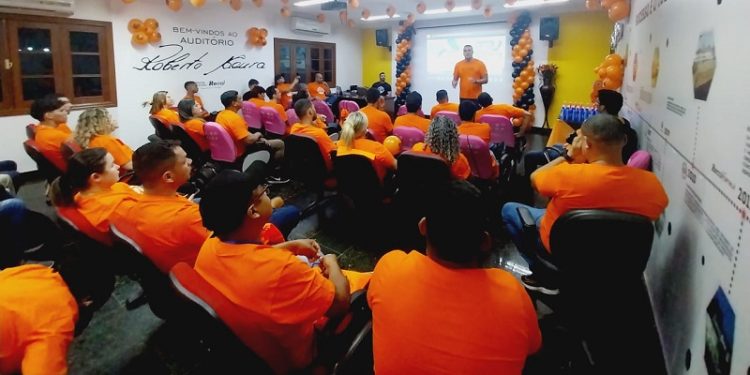 Equipes de vendas da Recol Distribuidora realizam treinamento para temporada de controle de pragas