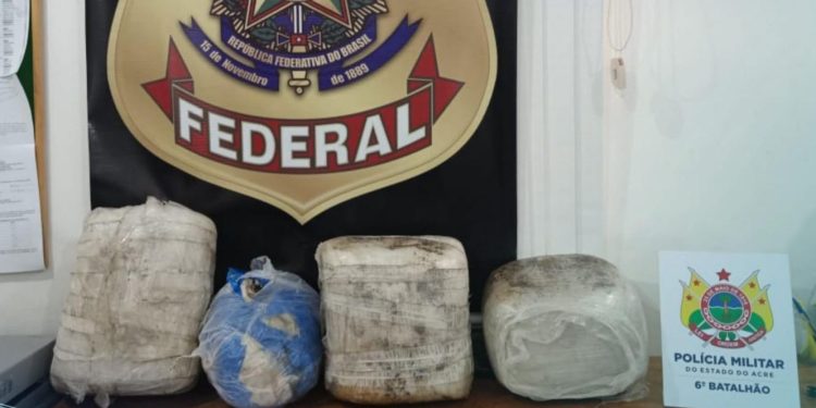 Duas pessoas foram presas com 20 kg de drogas no interior de um veículo em Rodrigue Alves