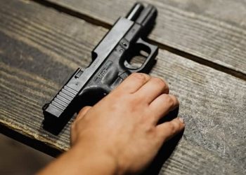 No Acre, projeto de lei pretende disciplinar porte de arma por policial fora do expediente