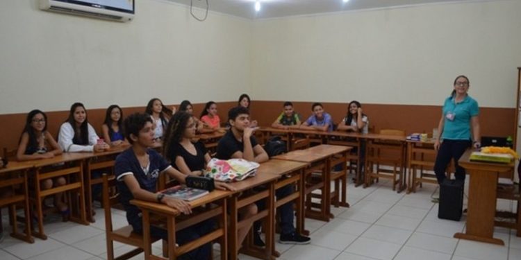 Pré-matrícula do Centro de Línguas se encerra nesta terça-feira