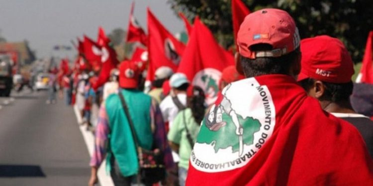 O direito à terra e a criminalização dos movimentos sociais