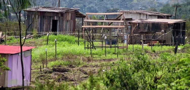 PGE pede remoção de famílias que ocupam irregularmente áreas de terra nos bairros Defesa Civil e Irineu Serra