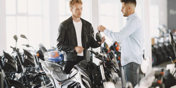 Yamaha abre vaga para vendedor de motocicleta em Brasiléia; saiba mais