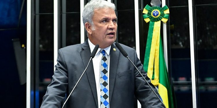 Senador acreano defende que todos estudantes do país tenham passe livre no transporte público