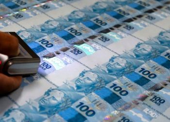 Projetos de lei querem fim da circulação de dinheiro em espécie; impressão caiu 38% desde o Pix