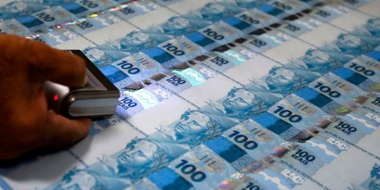 Projetos de lei querem fim da circulação de dinheiro em espécie; impressão caiu 38% desde o Pix