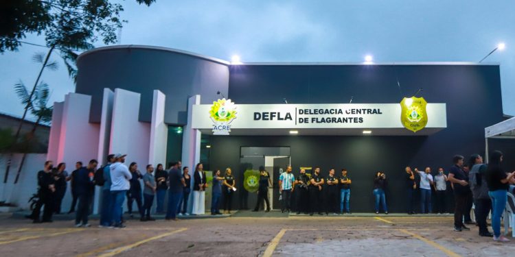 Homem alega ser espancado por policiais após ser confundido com assaltante em Rio Branco