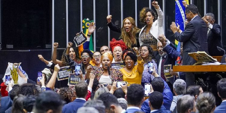 Projeto que reformula Lei de Cotas é aprovado na Câmara; segue para o Senado