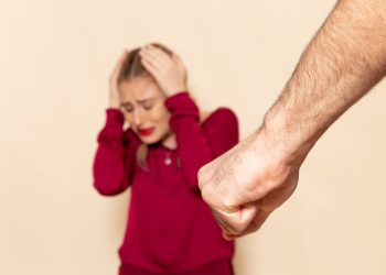 No Acre, sete em cada 10 ligações ao 190 no final de semana são para denunciar casos de violência doméstica