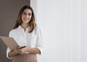 Gerente de vendas, auxiliar de costura, cozinheiro: veja vagas de emprego disponíveis no Sine Acre