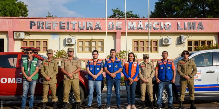 Trabalho integrado em apoio às famílias afetadas pelas tempestades é realizado em Mâncio Lima