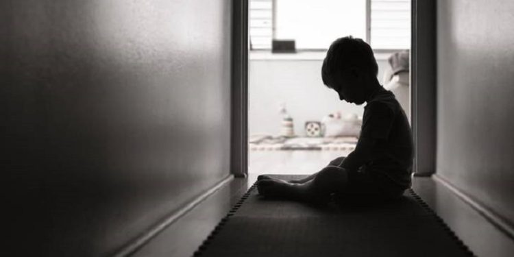 CAE aprova pensão para filhos de vítimas de feminicídio; texto segue para o Senado