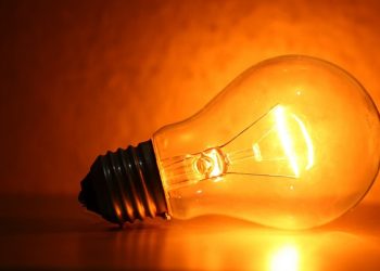 Veja dicas para diminuir o custo na conta de energia durante verão no Acre