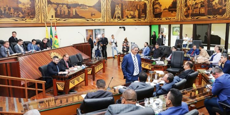 PL estabelece benefícios para empresas que contratarem pessoas em situação de rua no Acre