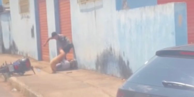 Homem flagrado em vídeo agredindo mulher é liberado em audiência de custódia com uso de tornozeleira eletrônica