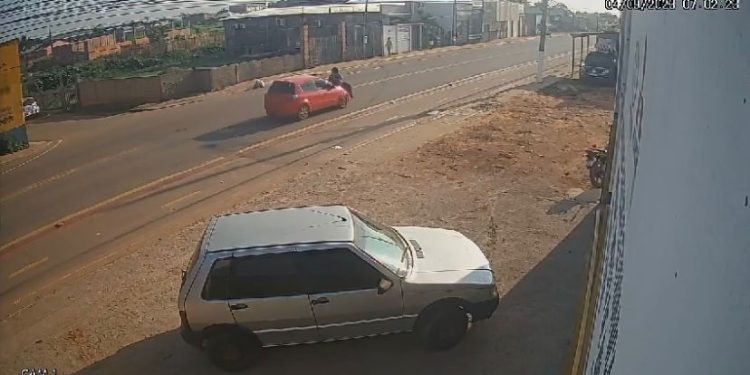 Jovem é atropelada na Estrada da Sobral na manhã desta segunda-feira em Rio Branco