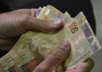Orçamento de 2024 prevê salário mínimo de R$ 1.421