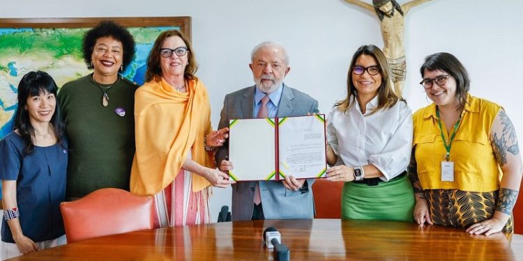 Mulheres vítimas de violência terão direito a auxílio-aluguel