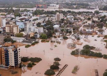 Ciclone deixa 22 mortos e causa enchentes no sul do Brasil