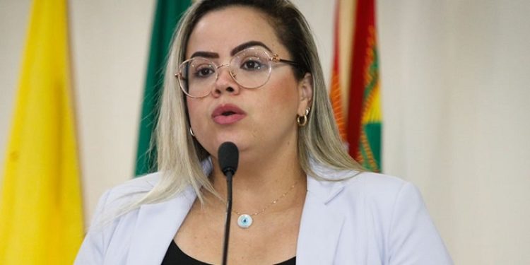 Deputada Michelle Melo sai da liderança de Gladson Cameli na Aleac; Manoel Moraes assume