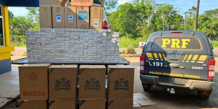 “Motorista” de 16 anos é apreendido com 12 mil maços de cigarros dentro de carro no Acre