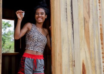 Moradias provisórias para famílias da ocupação Marielle Franco começam ser entregues em Rio Branco