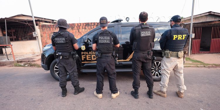 Operação com finalidade de combater organizações criminosas no Acre realiza cinco prisões preventivas