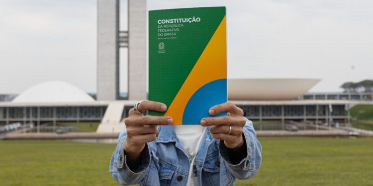 Os 35 anos da “Constituição cidadã” – entre a força da lei e a lei da força