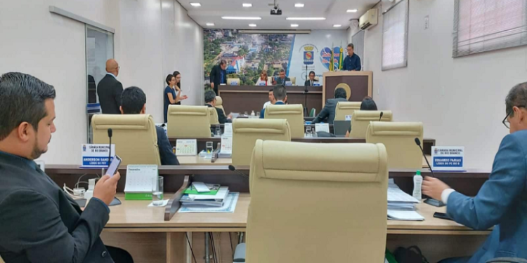 Vereadores de Rio Branco voltam a discutir contrato da FGB de R$ 200 mil nesta terça-feira (31)