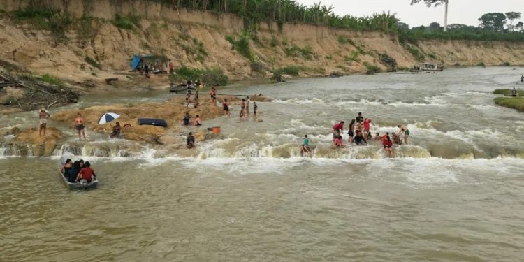 Cachoeira do Abraão: trechos do manancial tem níveis com 8 metros de profundidade, diz Corpo de Bombeiro