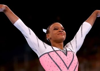 Ginástica Artística: Rebeca Andrade conquista medalha de prata no individual geral no Mundial