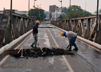 Após quase três meses interditada, obras na Ponte Metálica têm início em Rio Branco
