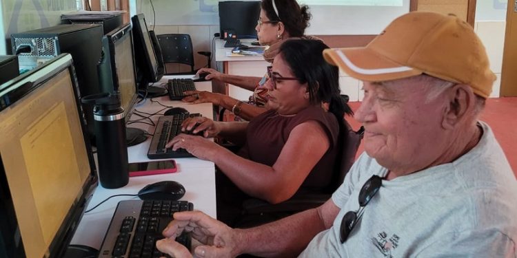 Curso de informática gratuito para terceira idade é promovido até 06 de novembro em Rio Branco