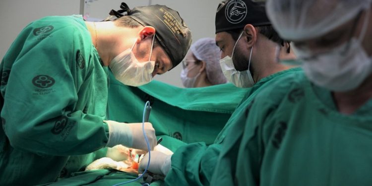 Sem receber por plantões e adicionais, médicos podem entrar em greve no Acre