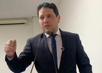 “Tudo foi premeditado. Ele armou toda uma cena”, diz líder do prefeito na Câmara durante sessão realizada nesta quarta-feira