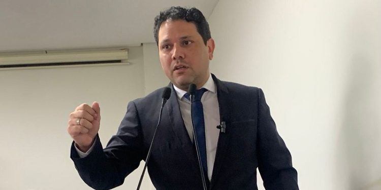 “Tudo foi premeditado. Ele armou toda uma cena”, diz líder do prefeito na Câmara durante sessão realizada nesta quarta-feira