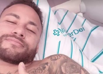 Neymar tem alta neste sábado (4) após cirurgia no joelho esquerdo