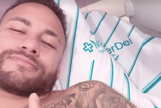 Neymar tem alta neste sábado (4) após cirurgia no joelho esquerdo