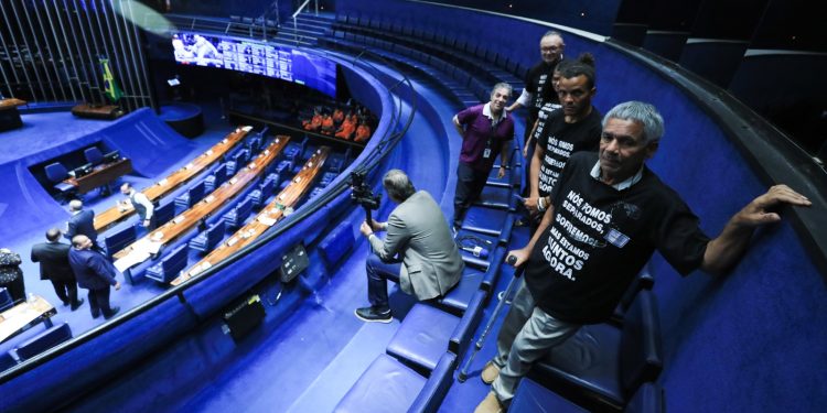 Lei de reparação aos filhos separados pelo isolamento compulsório da hanseníase foi aprovada no Senado Federal